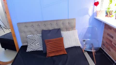 Snapshot of taylor_bennet chatting on 10.23.25 Taylor Bennet online show from 10.23.25