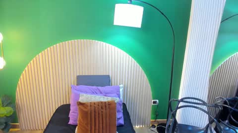 Taylor Bennet online show from 11.24.25