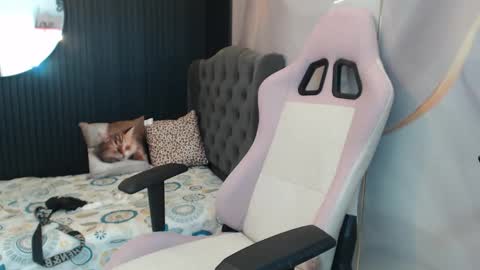 Taylor online show from 04.18.26