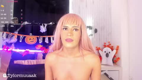 Snapshot of taylor_harveey chatting on 10.08.25 Taylor Harveey online show from 10.08.25