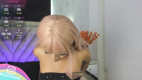 Snapshot of taylor_harveey chatting on 11.12.25 Taylor Harveey online show from 11.12.25