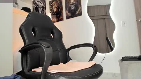 Snapshot of taylor_wesley69 chatting on 11.10.25 onlyfanstaylor wesley online show from 11.10.25