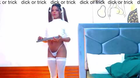 Snapshot of tayra1 chatting on 10.29.25 Tayra... online show from 10.29.25