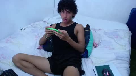 Snapshot of tayronx33 chatting on 12.15.24 Tayron online show from 12.15.24