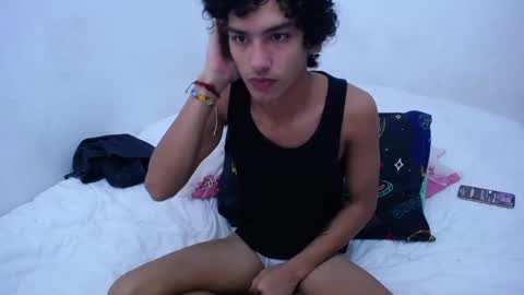 Snapshot of tayronx33 chatting on 01.04.25 Tayron online show from 01.04.25