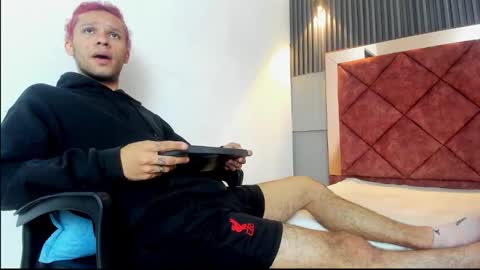 Snapshot of tayson_scott chatting on 12.22.25 Tayson online show from 12.22.25