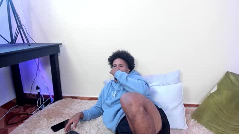 Snapshot of taysonysasha chatting on 09.30.25 ask for cum online show from 09.30.25