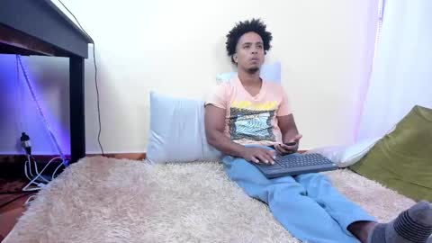 Snapshot of taysonysasha chatting on 10.02.25 ask for cum online show from 10.02.25