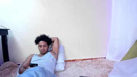 Snapshot of taysonysasha chatting on 10.24.25 ask for cum online show from 10.24.25