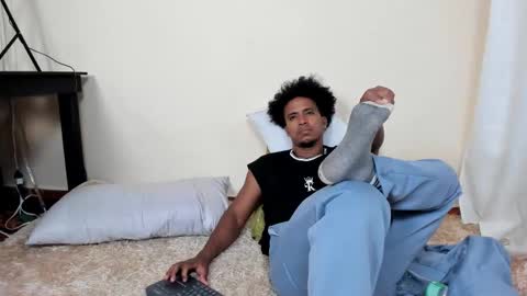 Snapshot of taysonysasha chatting on 11.05.25 ask for cum online show from 11.05.25