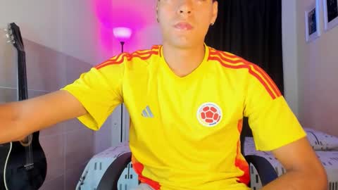 Snapshot of teamporn_18 chatting on 10.25.25 Danger online show from 10.25.25