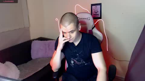 Snapshot of teasemejay71 chatting on 10.31.25 teasemejay71 online show from 10.31.25