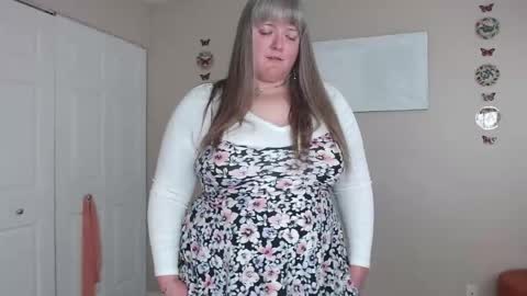 teases online show from 04.10.26