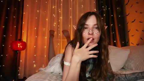 Snapshot of technoelf chatting on 10.31.25 Mary X TechnoElfff INST fansly kissmary online show from 10.31.25