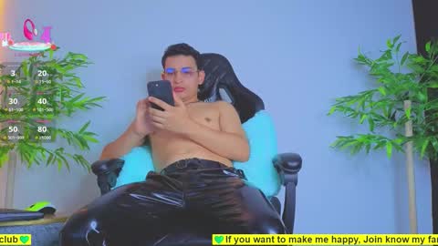 Snapshot of teddy_cowboy chatting on 10.01.25 Follow me on Twitter boys ryder and instagram teddyscoot 12 online show from 10.01.25