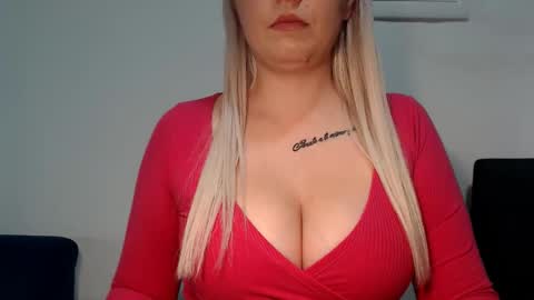 Snapshot of teeyara_ chatting on 10.01.25 Teeyara online show from 10.01.25