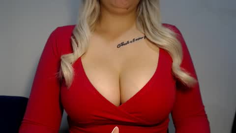 Snapshot of teeyara_ chatting on 10.11.25 Teeyara online show from 10.11.25