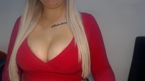 Snapshot of teeyara_ chatting on 10.25.25 Teeyara online show from 10.25.25