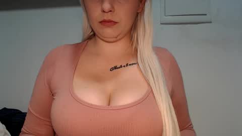 Snapshot of teeyara_ chatting on 11.02.25 Teeyara online show from 11.02.25