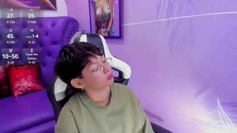 Snapshot of tefi_meow chatting on 10.15.25 Stefani online show from 10.15.25