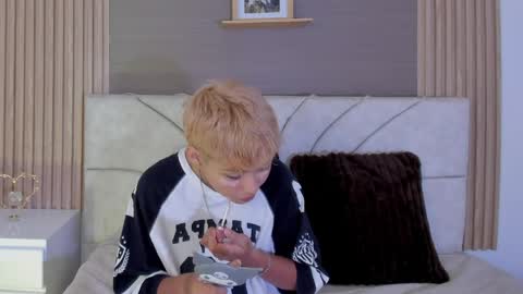 Snapshot of tefi_meow_ chatting on 04.11.26 Estefani online show from 04.11.26