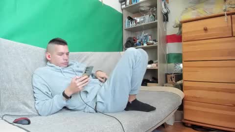 Virg Lszl online show from 10.31.25