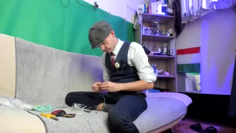 Virg Lszl online show from 11.28.25