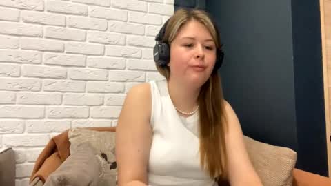 Snapshot of templeholberg chatting on 03.15.26 Lana online show from 03.15.26