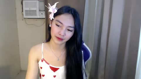 Snapshot of temptmebabyx chatting on 07.19.26 YOGIRL MAXINE online show from 07.19.26