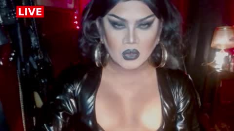 Snapshot of temptress_cocoxxx chatting on 10.23.25 Mistress Coco online show from 10.23.25