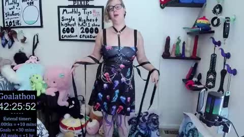 Pixie and Tentacle Overlord online show from 11.06.25