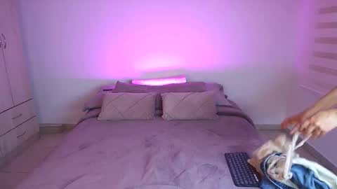 tender_dust online show from 02.25.26