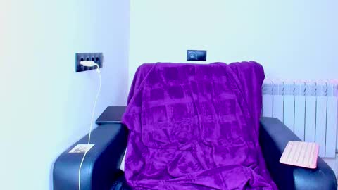 Snapshot of tenebrise chatting on 10.01.25 Kira online show from 10.01.25