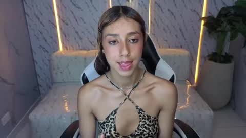 Snapshot of terry_tx chatting on 10.25.25 Online 800 to 1400 online show from 10.25.25