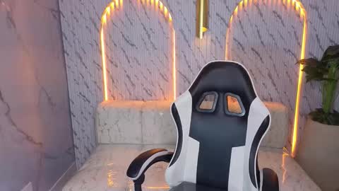 Snapshot of terry_tx chatting on 10.30.25 Online 800 to 1400 online show from 10.30.25