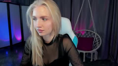 TessaHamilton online show from 12.04.25