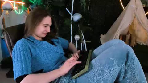 Snapshot of tessamill chatting on 09.15.25 Tessa online show from 09.15.25