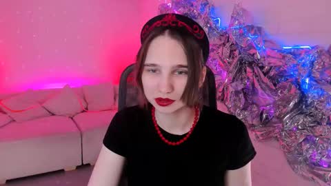 Snapshot of tessamill chatting on 12.02.25 Tessa online show from 12.02.25