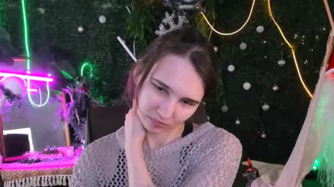 Snapshot of tessamill chatting on 12.17.25 Tessa online show from 12.17.25