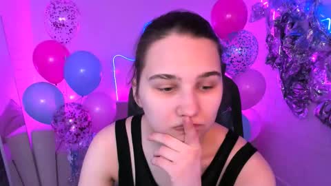 Snapshot of tessamill chatting on 02.04.26 Tessa online show from 02.04.26