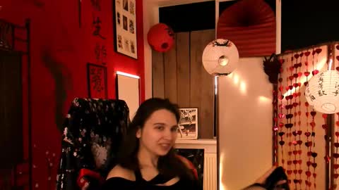 Snapshot of tessamill chatting on 02.17.26 Tessa online show from 02.17.26