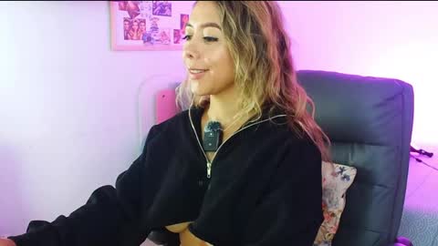Snapshot of texas_curvykitten chatting on 04.30.26 texas_curvykitten online show from 04.30.26