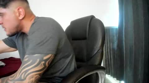 Snapshot of teylor_creed chatting on 11.08.25 teylor creed online show from 11.08.25