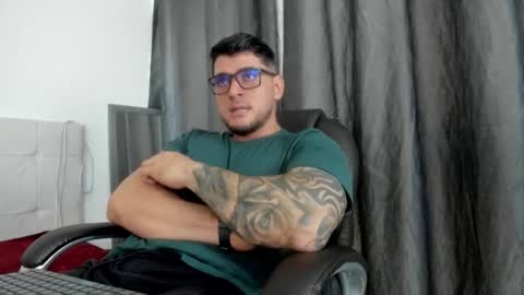 Snapshot of teylor_creed chatting on 11.10.25 teylor creed online show from 11.10.25