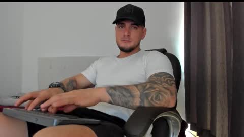 Snapshot of teylor_creed chatting on 11.23.25 teylor creed online show from 11.23.25