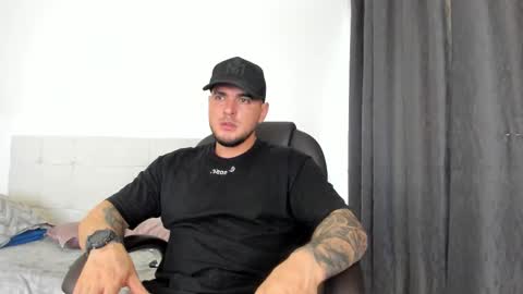 Snapshot of teylor_creed chatting on 12.01.25 teylor creed online show from 12.01.25