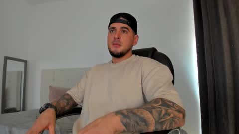 Snapshot of teylor_creed chatting on 12.02.25 teylor creed online show from 12.02.25