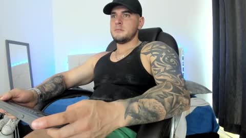 Snapshot of teylor_creed chatting on 12.14.25 teylor creed online show from 12.14.25