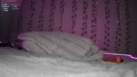 Snapshot of th3dirtyasian chatting on 02.01.25 Lanna online show from 02.01.25