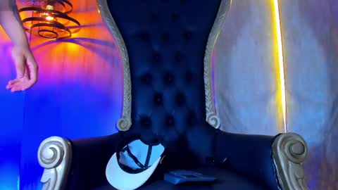 Snapshot of thaddeus_king chatting on 10.11.25 thaddeus king online show from 10.11.25